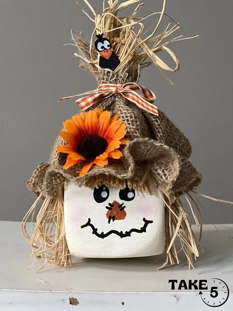 Dollar Tree Scarecrow, Dice Crafts, Fall Festival Decorations, Marshmallow Crafts, Halloween Crafts To Sell, Scarecrow Crafts, Fall Deco Mesh Wreath, Fall Decor Diy Crafts, Fall Thanksgiving Wreaths