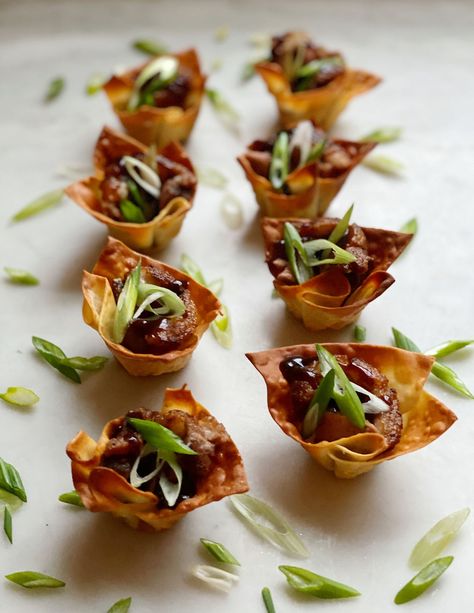 Asian Spoon Appetizers, Duck Hors D’oeuvres, Duck Confit Appetizers, Appetizers Wonton, Glass Appetizers, Wonton Wrapper Recipes, Seared Duck, Asian Appetizers, Canapes Recipes