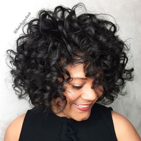 Voluminous Naturally Curly Bob Hairstyle Kręcony Bob, Curly Hair Photos, Short Curly Haircuts, Naturally Curly Bob, Haircuts For Curly Hair, Short Wavy Hair, Short Wavy, Bouncy Curls, Curly Bob Hairstyles