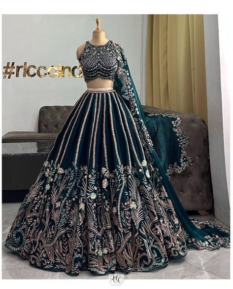 Lehenga For Marriage Function, Sangeet Outfit Bridal Gown, Stylish Lehenga Designs, Lehnga Ideas, Heavy Bridal Lehenga, Feeling Neglected, Being Upset, Best Indian Wedding Dresses, Latest Bridal Lehenga Designs