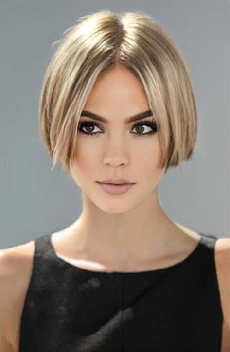 Edgy Short Bob Haircuts, Short Above Chin Haircut, Short Bobs With Layers, Box Bob Haircut 2023, Edgy Short Bob, Short Flippy Hair, French Bob No Bangs, Mini Bob Haircut, Middle Part Short Bob