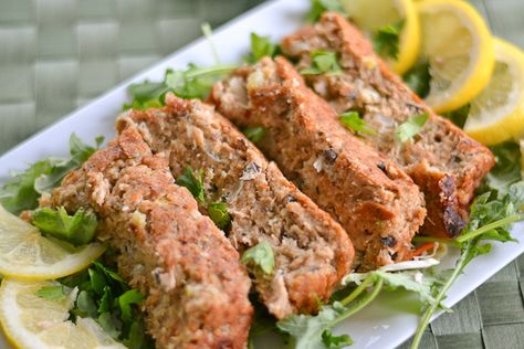 This salmon loaf recipe is just like the classic meat loaf. It uses mushroom soup which makes the dish a delicious and moist one. Salmon Loaf Recipes, Canned Salmon Recipes, Barbecue Pork Ribs, Garlic Butter Salmon, Can Salmon, Salmon Patties, Loaf Recipes, Pork Ribs, Mushroom Soup