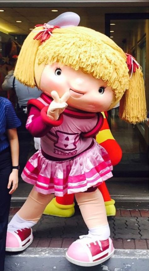 Jollibee Dress To Impress, Hetty In Jollibee, Jollibee Mascot, Jollibee And Friends, Filipino Jokes, Born In The 90s, Filo Memes, Tagalog Quotes Funny, Tagalog Quotes