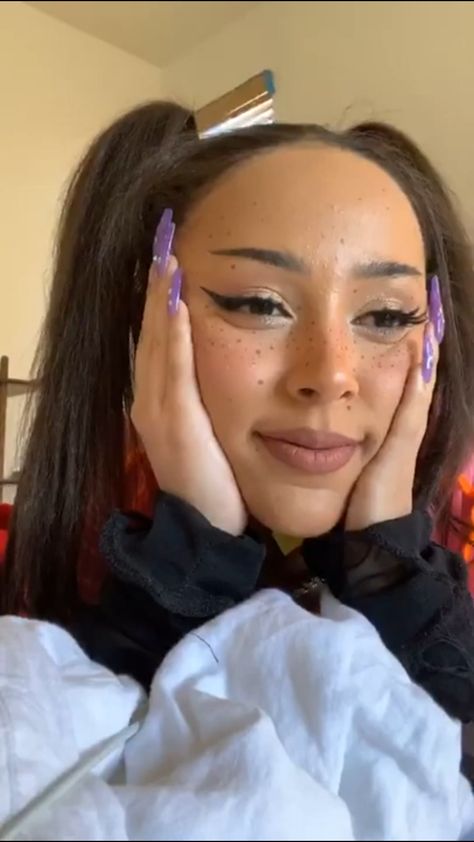 Doja Cat Nails, Cat Nail, Cat Nails, Makeup Goals, Doja Cat, Makeup Inspo, Nail Inspo, Carnival Face Paint, Nose Ring