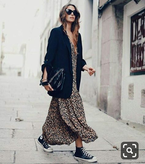 Oversized Black Blazer Outfit, Style Jupe, Dress And Sneakers Outfit, Leopard Maxi Dress, Leopard Print Outfits, Leopard Outfits, Winter Mode, Mode Casual, Outfit Trends