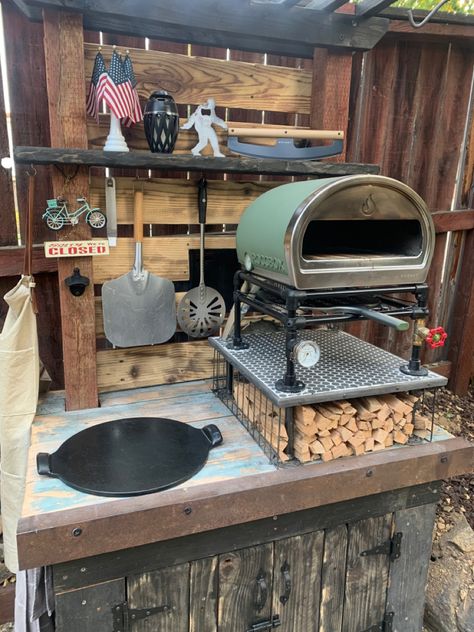 Pizza Outdoor Kitchen, Outdoor Pizza Station Diy, Roccbox Pizza Oven Table, Ooni Pizza Oven Table Diy, Pizza Oven Station, Outdoor Cooking Table, Pizza Table, Pizza Cooker, Outdoor Wood Burner