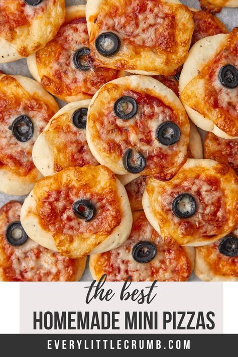 These homemade mini pizzas are so easy to make, using a 30 minute mini pizza dough recipe, and are the perfect lunchbox snacks. #minipizza #lunchboxsnacks #easypizza #30minutedough #pizzadough Mini Pizza Dough Recipe, Mini Pizza Dough, Homemade Mini Pizzas, Lunchbox Snacks, Mini Pizza Recipes, Store Bought Pizza Dough, Crumb Recipe, Homemade Pizzas, Pizza Dough Recipe Easy