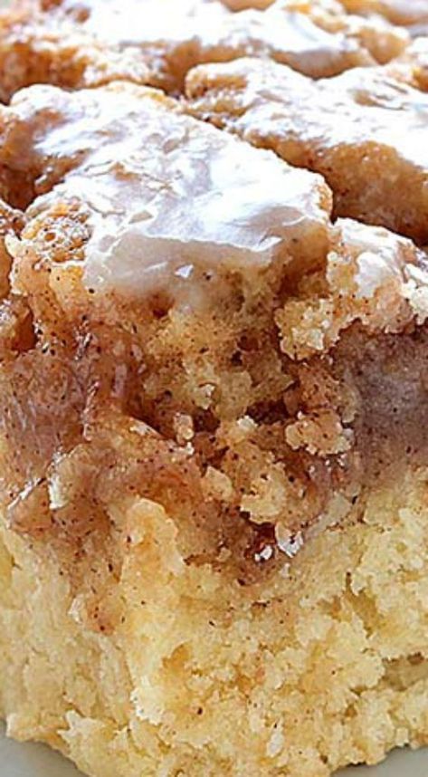 Cinnamon Roll Coffee Cake, Cinnamon Roll Coffee, Homemade Coffee Cake, Coffee Cake Recipes Easy, Timmy Time, Dessert Simple, Cinnamon Roll Cake, Coffee Cake Recipes, Easy Cinnamon