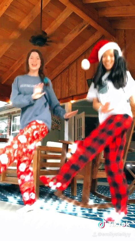 #mejorestiktok #tiktokmusic #dancetiktok #batallatiktok #compilaciontiktok #tiktoklatina #tiktoklatino #tiktokdiciembre #tiktok2020 Vsco Christmas, Christmas Dances, Bff Christmas, Christmas Pj, Christmas Dance, Christmas Vibe, Dance Tutorial, Christmas Feeling, Bff Video