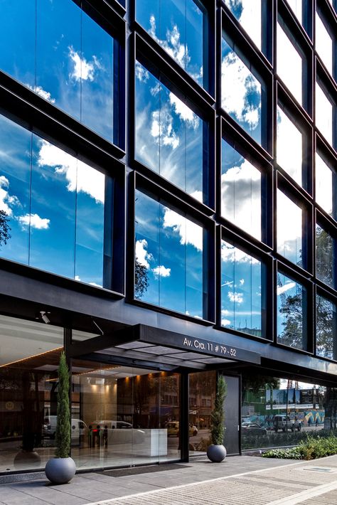 Gallery of Smart Facades: Buildings that Adapt to the Climate Through their Skin - 3 Hotel Facade, Destiel Fanart, Commercial And Office Architecture, Office Building Architecture, Porte Cochere, Glass Building, Glass Office, Best Office, Glass Facades