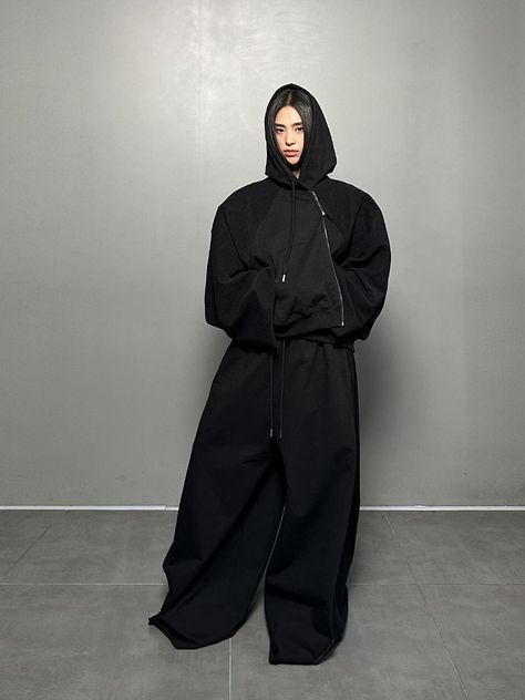 Composition : 100% cottonColor : BLACKCountry of Origin : Republic of Korea Black Sweatsuit, Sweatpants Black, Baggy Sweatpants, Layered Skirt, The List, Casual Pants, New Look, The End, Fashion Inspo