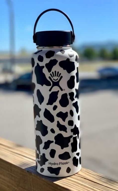 Ask Bridesmaids, Flask Art, Custom Hydro Flask, Vasos Vintage, Cow Prints, Water Bottle Art, Hydro Flask Bottle, Cow Stuff, Starbucks Cup Art