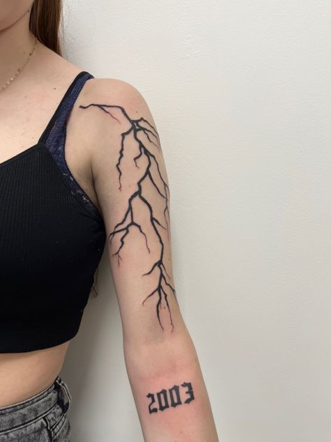 Lighting Strikes Tattoo, Atmosphere Tattoo, Lightning Tattoo Design, Tornado Tattoo, Lighting Tattoo, Blitz Tattoo, Lightning Tattoo, Stomach Tattoos Women, Half Sleeve Tattoos Drawings