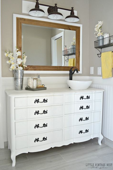 Step by step tutorial to turn an old dresser into bathroom vanity Bathroom Vanity Remodel, Farmhouse Light, Farmhouse Bathroom Design, Farmhouse Bathroom Vanity, Bad Inspiration, Modern Farmhouse Bathroom, Diy Outdoor Decor, Chic Bathrooms, Farmhouse Bathroom Decor