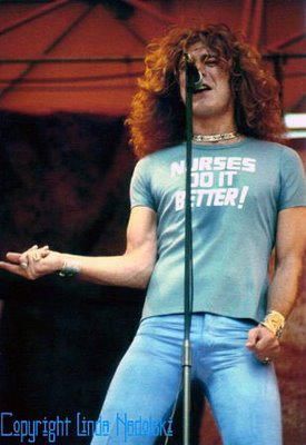 Rock legend Robert Plant wearing the famous nurses do it better t shirt Scorpions Concert, Famous Nurses, Plant T Shirt, Robert Plant Led Zeppelin, Greys Anatomy Memes, John Paul Jones, John Bonham, Led Zep, Dazed And Confused