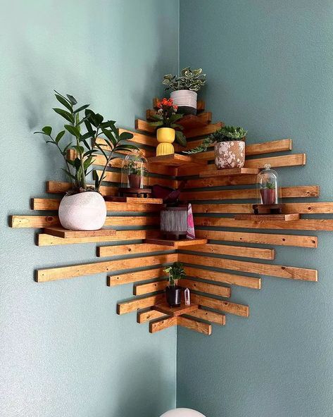 Corner Wall Shelf Ideas, Corner Shelves Diy, Corner Shelving Ideas, Corner Plant Shelf, Wall Shelf Ideas, Shelf Aesthetic, Corner Wall Shelf, Corner Shelf Ideas, Geometric Shelves