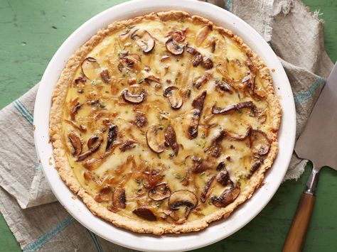 Caramelized Onion, Mushroom and Gruyere Quiche with Oat Crust recipe from Ellie Krieger via Food Network Gruyere Quiche, Best Quiche Recipes, Oat Crust, Best Egg Recipes, Onion Quiche, Mushroom Quiche, Mushroom Recipe, Caramelized Onion, Quiche Recipes