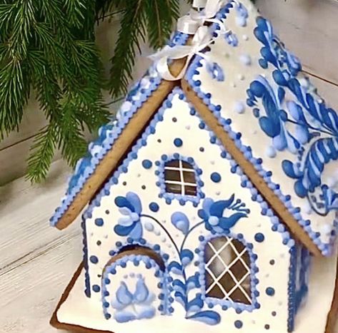 Blue Gingerbread House, White Gingerbread House, Gingerbread House Pictures, Hansel And Gretel House, White Gingerbread, Gingerbread House Ideas, Christmas Sugar Cookies Decorated, Ginger House, Gingerbread House Designs