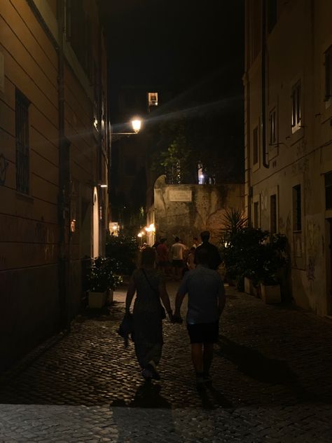 italy at night, romantism, date ideas, passeggiata, the city of love Italy Night Life, Italy Date Night, Rome Nightlife, Italy At Night, Rome At Night, Rome Outfits, Europe Street, Italian Romance, Dream Date