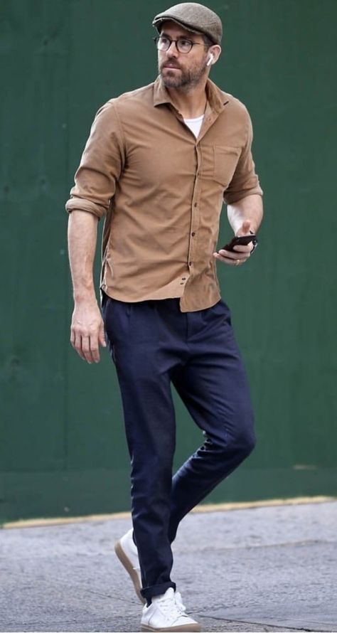 Flat Cap Style Mens Fashion, Men With Cap Style, Mens Flat Cap Outfit, Navy Trousers Men Outfit, Men’s Smart Casual Style, Tan Shirt Outfit Men, Smart Casual Office Men, Grey Sneakers Outfit Men, Oxford Shirt Outfit Men