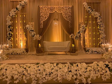 Wedding Stage Decorations Pakistani, Pakistani Reception Decor, Bride And Groom Table Elegant Receptions, Pakistani Stage Decor, Engagement Indian Decor, Indian Wedding Backdrops, Desi Wedding Stage Decor, Wedding Stage Backdrop Receptions, Desi Wedding Decor Backdrops