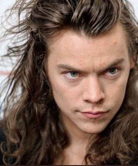 Long Hair Harry Intimidating, Harry Styles Intimidating, Long Hair Harrystyles, Long Tattoos, Long Hair Harry, Annoyed Face, Harry Styles Eyes, Harry Styles Hair, Harry Styles Long Hair