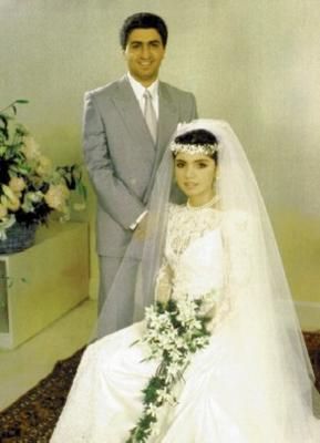 In 1986, Yasmine met and married Prince Reza Pahlavi, the crown prince to the throne of Iran. The couple and their three daughters Princesses Noor, Iman and Farah live in the United States. Reza Pahlavi, Farah Diba, Vintage Wedding Photos, White Bride, Wedding Gowns Vintage, Royal Weddings, Vintage Bride, Yes To The Dress, Vintage Bridal