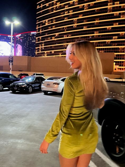 dinner dress in vegas #greendresses #fashion #blurry #lasvegas #blowout #parkinggarage Dani Mcginnis, Night Out Outfit, Dinner Dress, Parking Lot, Photo Inspo, Green Dress, Las Vegas, Night Out, Bodycon Dress