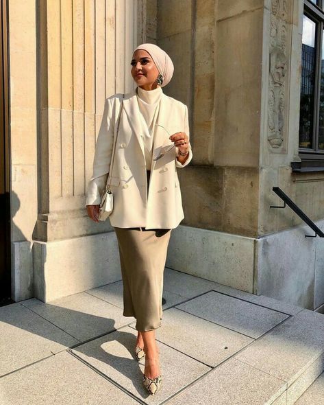 Modest Interview Outfit Hijab, Outfit Inspo Leather Pants, Cute Outfits Autumn, Casual Chic Autumn, Aesthetic Outfit Ideas Winter, Autumn Outfits 2022, Hijab Formal, Ootd Blazer, Islamic Modest Fashion