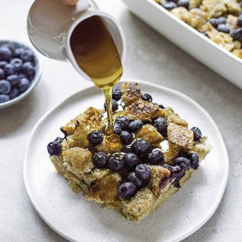 Dairy-free French Toast Casserole is a healthy and delicious breakfast the whole family will enjoy! Packed with juicy blueberries. Lemon French Toast, Dairy Free French Toast, Fiber Breakfast, Blueberry French Toast Casserole, Blueberry Waffles, Healthy Budget, French Toast Casserole Recipes, Plant Milk, Toast Casserole