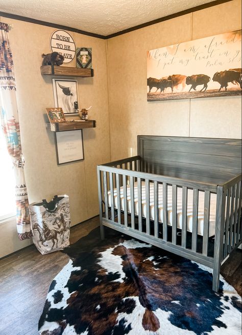 Southwestern Nursery Theme, Western Woodland Nursery, Small Western Nursery, Western Nursery Accent Wall, Cute Western Nursery, Western Mountain Nursery, Western Decor Nursery, Country Baby Nursery Ideas, Country Nursery Ideas Rustic