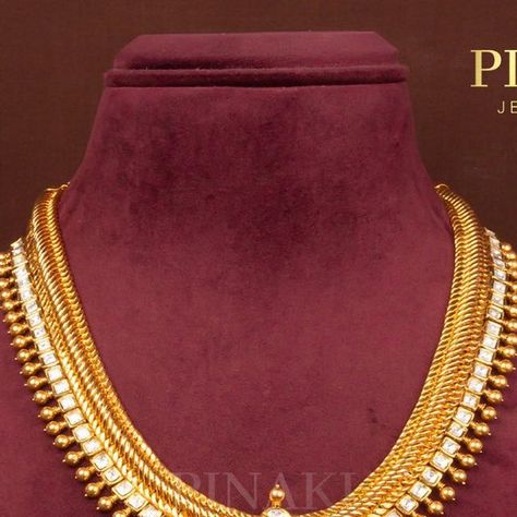 Pinaki Jewellers on Instagram: "A very popular South Indian jewellery piece, the jalebi necklace is an extremely elegant jewel. DM or WhatsApp at 90000 05048 for details. #22ktgoldjewellery #latestdesigns #latestjewellery #desingerpiece #jewellery #jewelry #trending #bride #bridesofindia #bridesmaids #bridesofinstagram #bridal #bridalwear #bridetobe #bottumala #beautiful #bridaljewellery #southindianweddings #southbride #southindianjewellery #southindianbride #southjewellery #weddingjeweller Latest South Indian Jewellery, Jalebi Necklace, Pinaki Jewellers, Jewelry Trending, South Indian Weddings, South Indian Jewellery, South Indian Bride, Latest Jewellery, Indian Jewellery