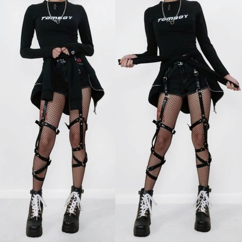 Thigh Harness Outfit, Sock Garters, Fashion Harness, Harness Outfit, Thigh Harness, Harness Fashion, Alt Outfits, Leather Harness, Goth Outfits