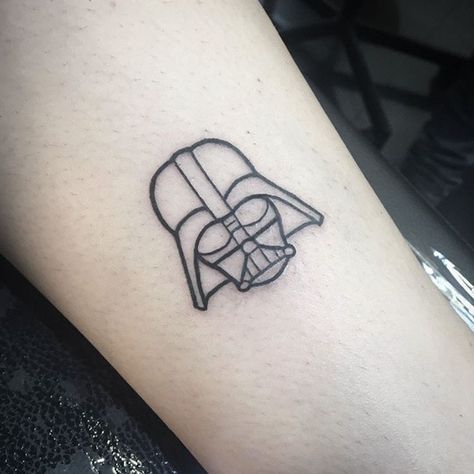 Star Wars Tattoos Women, C3po Tattoo, Ewok Tattoo, Darth Vader Tattoo Design, Stormtrooper Tattoo, Tato Realis, Darth Vader Tattoo, Tattoo Ideas Males, Left Arm Tattoos