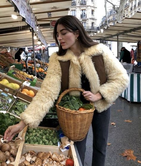 Fuzzy Coat, Blair Waldorf, Mode Inspo, Jeans Boyfriend, Instagram Inspiration, New Yorker, Farmers Market, Cool Style, Fur Coat