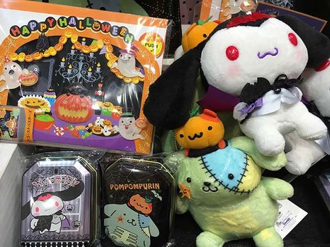 Spooky Japanese Aesthetic, Halloween Shops, Halloween In Japan, Halloween Japan, Japan Halloween, Goth Travel, Japanese Halloween, Sanrio Shop, Weird Beauty