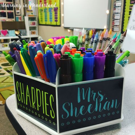 Raise your hand if you love shopping at Target?  I bet that's many of us :-)    I recently saw an Insta post by @ teachingmaddeness  that m... Teacher Caddy, Teacher Desk Organization, Teaching Organization, Class Organization, Teacher Desk, 2nd Grade Classroom, Teaching Inspiration, Free Labels, Classroom Supplies