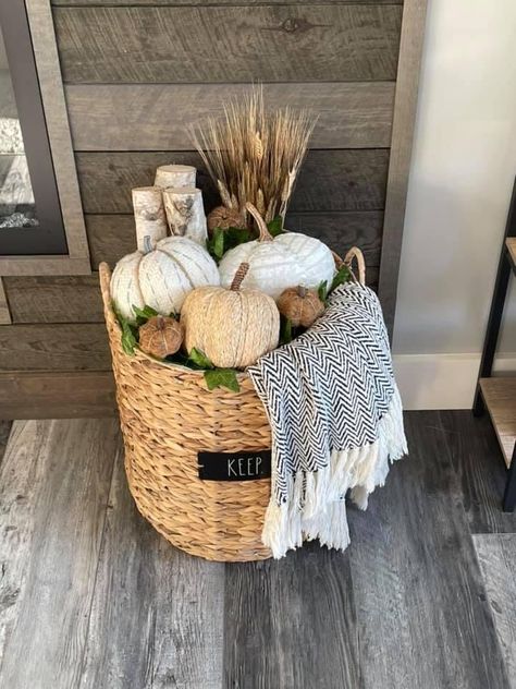 Fall Decor Ideas For The Home Mantle With Tv, Small Fall Bathroom Decor, Farmhouse Fall Decorating Ideas, Fall Blanket Ladder Decor, Fall Basket Ideas Decor, Fall Decor For Bathroom, Fall Decor Ideas For The Home Farmhouse, Fall Decor Ideas For Bedroom, Riser Decor