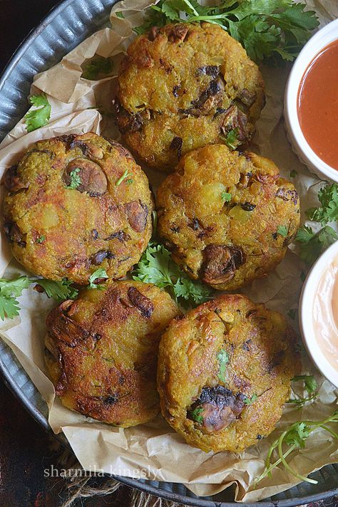 Mushroom Patties in Airfryer - Cook with Sharmila Mushroom Patties, Air Fryer Recipes Indian, Airfryer Recipe, Zucchini Patties, Easy Air Fryer Recipes, Vegan Patties, Carrot Dogs, Veggie Patties, 30 Min Meals