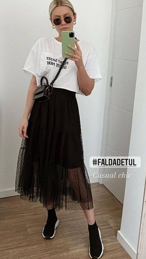 Long Tulle Skirt Outfit Casual, Long Tulle Skirt Outfit Formal, Black Tulle Skirt Outfit Casual, Black Tulle Skirt Outfit Classy, Long Tulle Skirt Outfit, Tulle Skirt Outfit Casual Street Style, Black Lace Skirt Outfit, Black Midi Tulle Skirt, Black Tulle Skirt Outfit