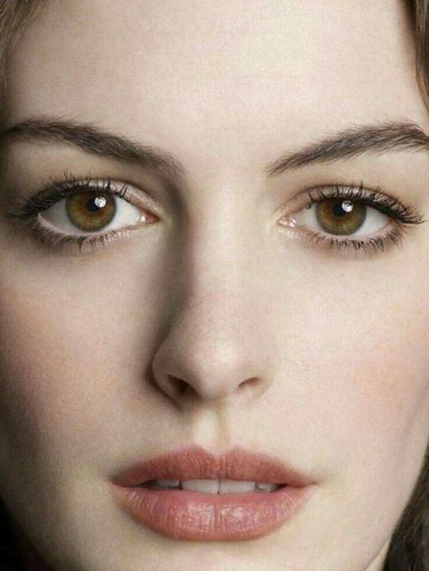 Anne Hathaway Young, Anne Hathaway Makeup, Ann Hathaway, Anne Hathaway Catwoman, Secret Photo, Beautiful Brown Eyes, Most Beautiful Eyes, Hazel Eyes, Anne Hathaway