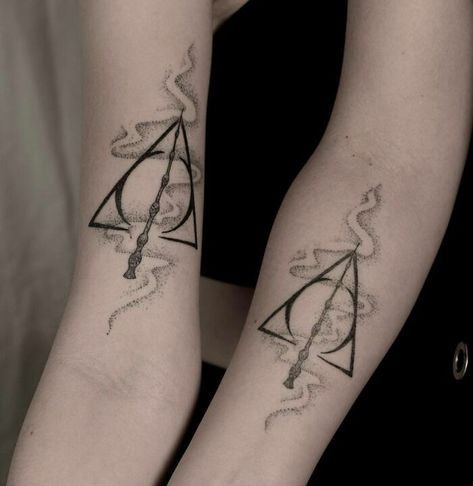 Harry Potter Matching Tattoos Best Friends, Best Friend Tattoos Harry Potter, Harry Potter Friend Tattoos, Harry Potter Best Friend Tattoos, Harry Potter Matching Tattoos, Harry Potter Couple Tattoos, Soulmate Sister, Matching Harry Potter Tattoos, Unique Best Friend Tattoos