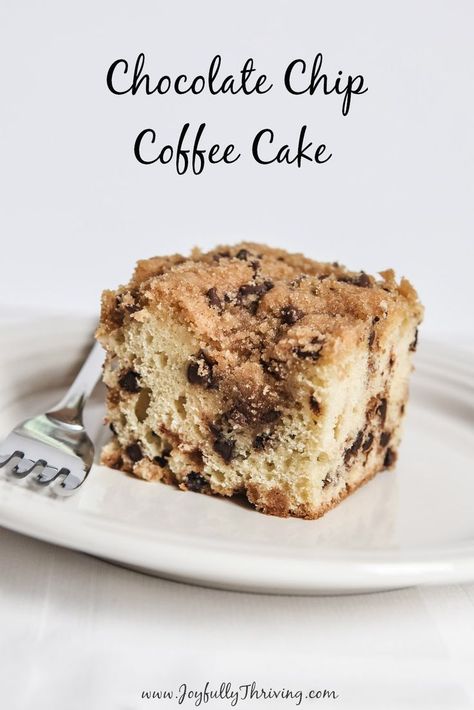 This chocolate chip coffee cake is an easy breakfast recipe - perfect for chocolate lovers! #chocolate #coffeecake #easyrecipe Chocolate Breakfast Recipes, Chocolate Chip Coffee Cake, Healthy Coffee Cake, Raspberry Coffee Cakes, Crumb Coffee Cakes, Cream Cheese Coffee Cake, Coffee Cake Recipes Easy, Crumb Cake Recipe, Chocolate Breakfast