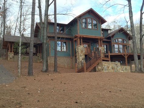 dark green with brown trim Dark Green House Exterior, Green Siding House, House Exterior Ireland, Green House Color, Outside House Paint, Green Exterior Paints, Green Exterior House Colors, Green House Exterior, Green Siding