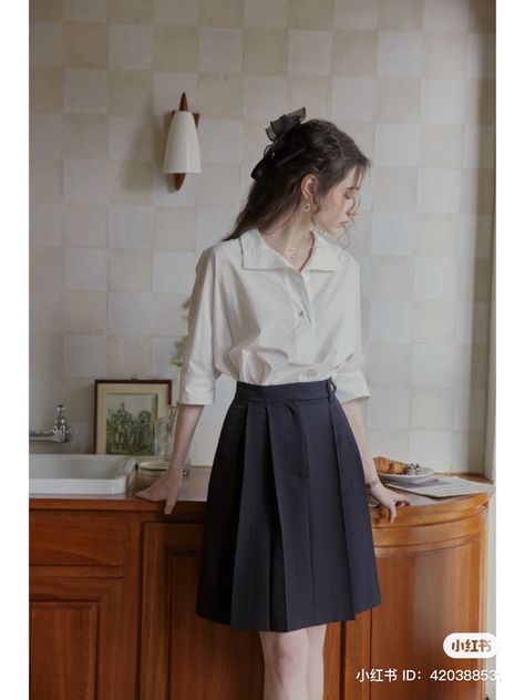 Korean Business Attire, Japanese Teacher Outfits, Japanese Office Outfit, Japanese Business Casual, Japanese Office Outfits Women, Dress Shirt And Skirt, Barista Outfit, Barista Outfits, Women Office Outfits