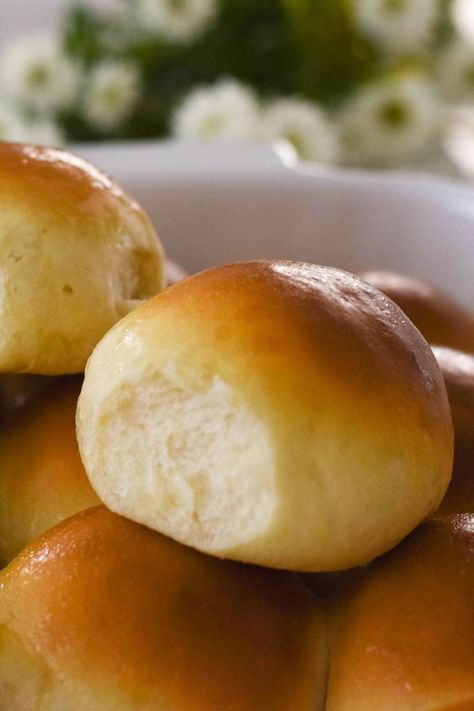 Perfect Soft Dinner Rolls Cheese Bread Rolls, Cheesy Rolls, Soft Dinner Rolls, Biscuit Cinnamon Rolls, Eggs Dinner, Garlic Rolls, Chocolate Bowls, Bread Soft, Homemade Rolls