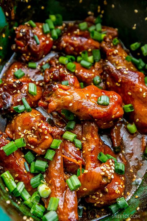 Soy Chicken Wings, Wings Slow Cooker, Honey Soy Chicken Wings, Chicken Wings Crockpot, Slow Cooker Chicken Wings, Cooking Chicken Wings, Honey Soy Chicken, Sweet And Spicy Chicken, Soy Chicken