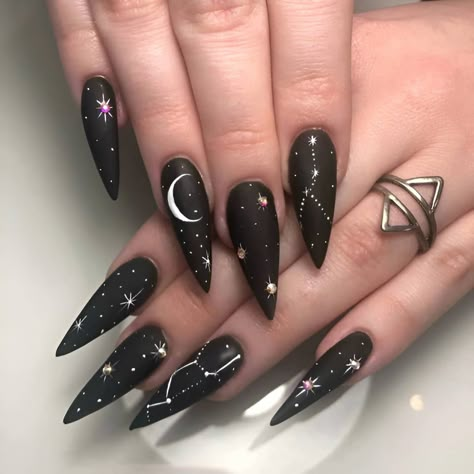 30 Hauntingly Beautiful Goth Nail Designs Gel Nails Gothic, Gothic Nail Inspiration, Goth Nail Designs, Black Witchy Nails, Nail Art Gothic, Gothic Nail Art, Witch Nails, Witchy Nails, Goth Stuff