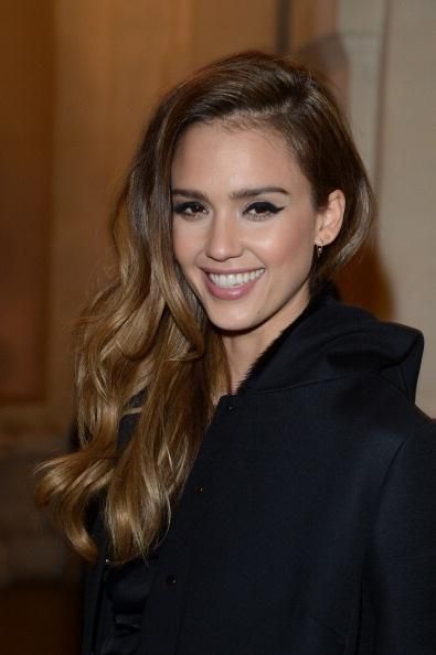 Hair Color For Brown Eyes, Jessica Alba Hair, Wedding Makeup For Brunettes, Deep Side Part, Hair Colorful, Brunette Makeup, Curls For Long Hair, Teresa Palmer, Billie Piper