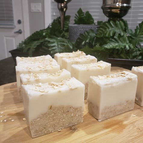 Honey Soap Diy, Diy Goat Milk Soap, Honey Soap Recipe, Oat Soap, Beeswax Soap, Milk Baths, Coconut Body Wash, Oat Milk Recipe, Tallow Soap